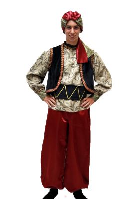 Paje negro camisa oro viejo hojas